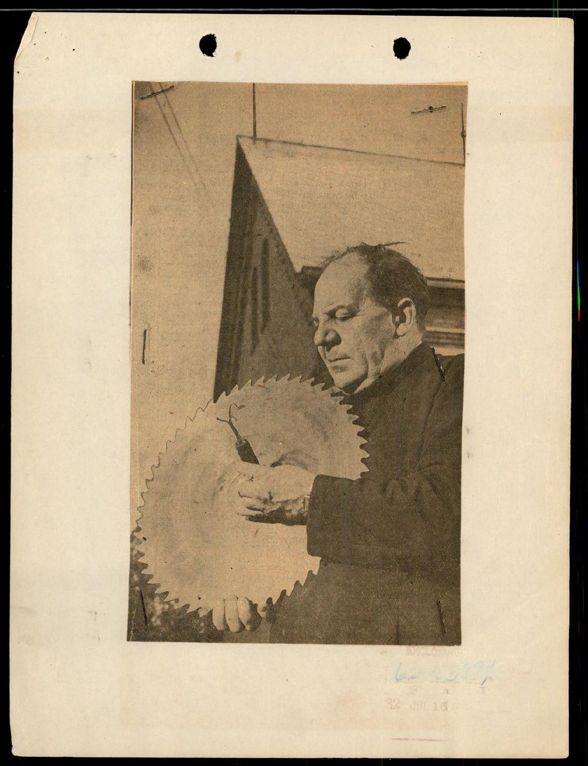 Derived page render from the official PDF: page 48 Grafton circular-saw photograph